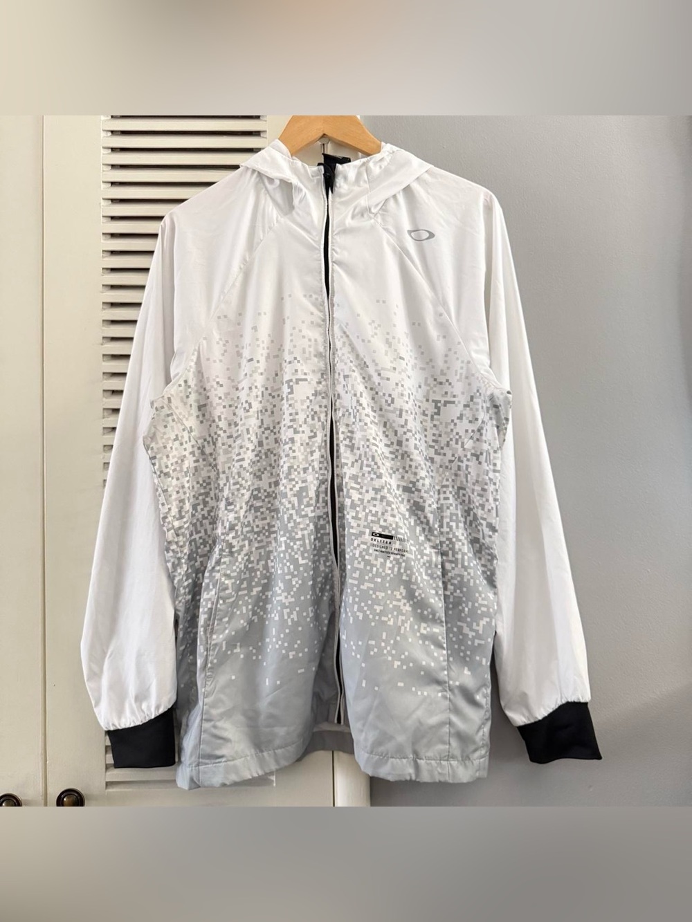 Oakley Hooded White Windbreaker Jacket with gray pixelated gradient Size 2XL